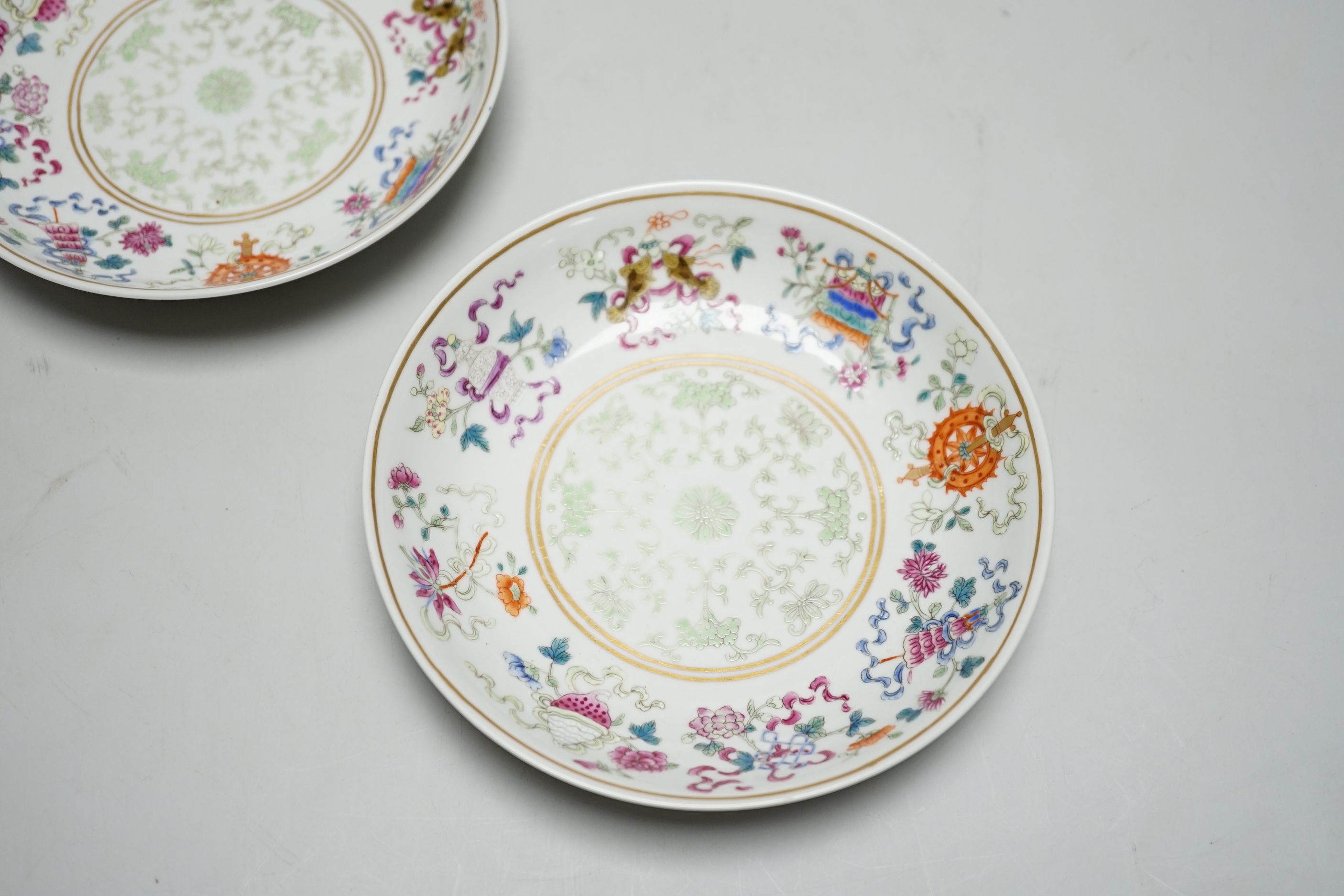 A pair of Chinese famille rose saucer dishes, 14.5cm diameter